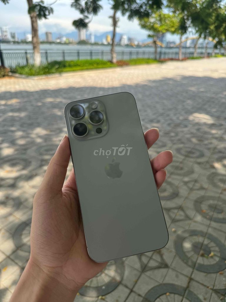Apple iPhone 15 Pro Max 256GB Titan, как новый