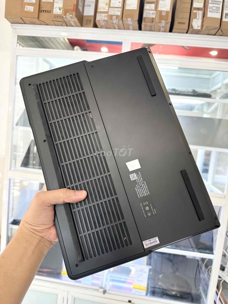 Фото 3: Lenovo Legion R9000P 2024 как новый, зарядка 26 раз
