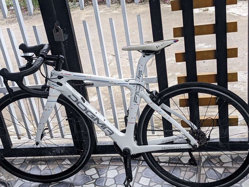 Шоссейный велосипед Pinarello Dogma Белый, менее 8 кг