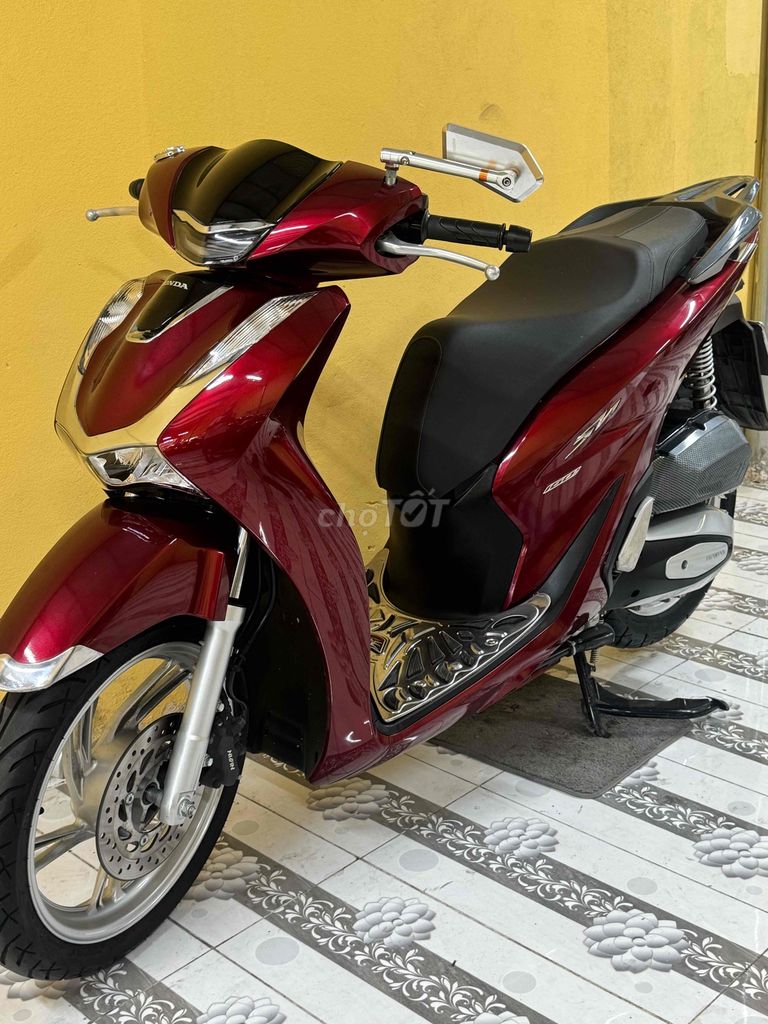 Фото 2: Honda SH 160 2024 Красный 9000 км