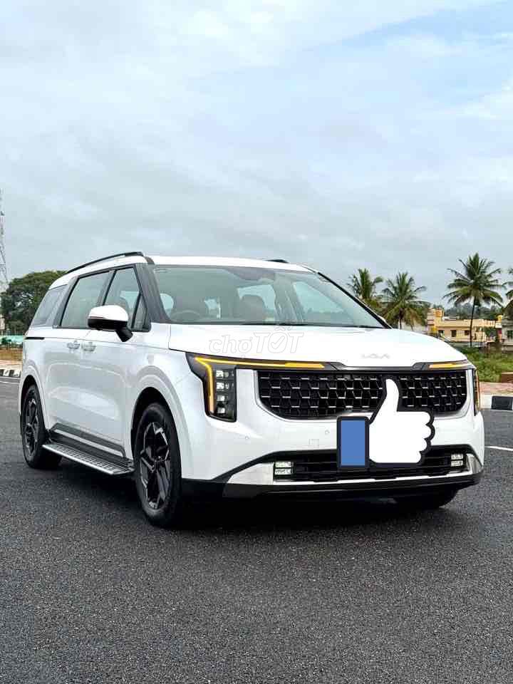 Kia Carnival Luxury 2025 8 мест Белый 47850 км