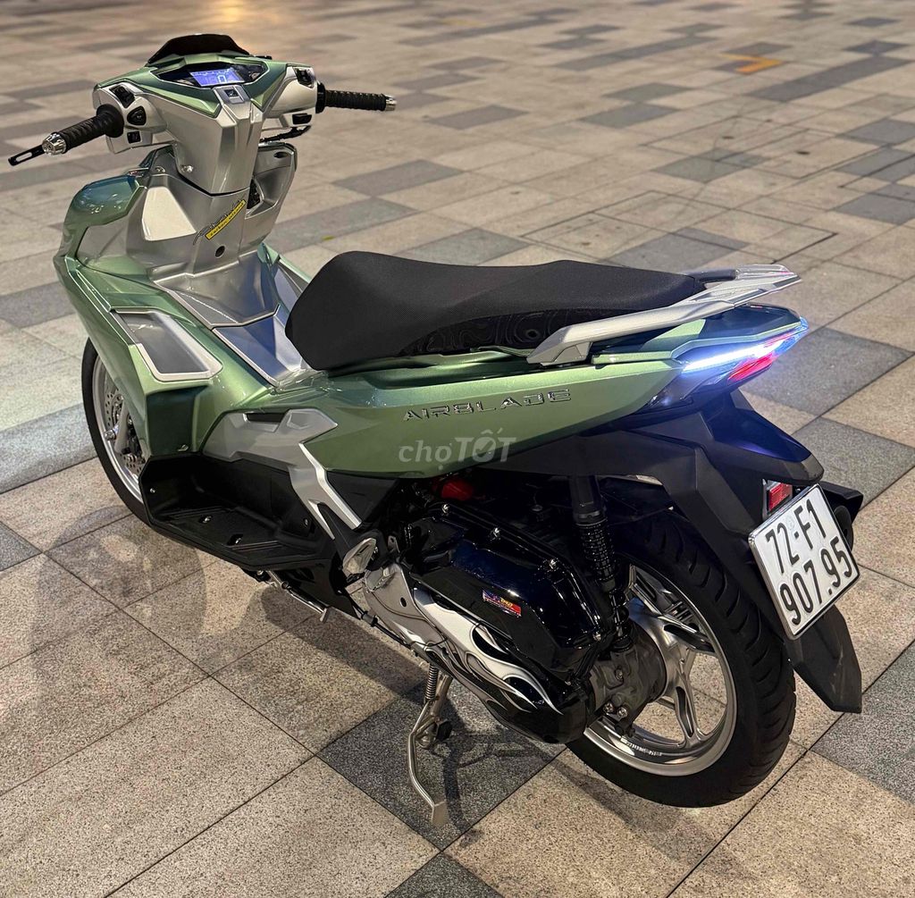 Фото 3: Honda Air Blade 125 2023 Xanh