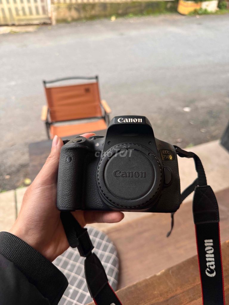 Фото 3: Фотоаппарат Canon 750D черный с аксессуарами