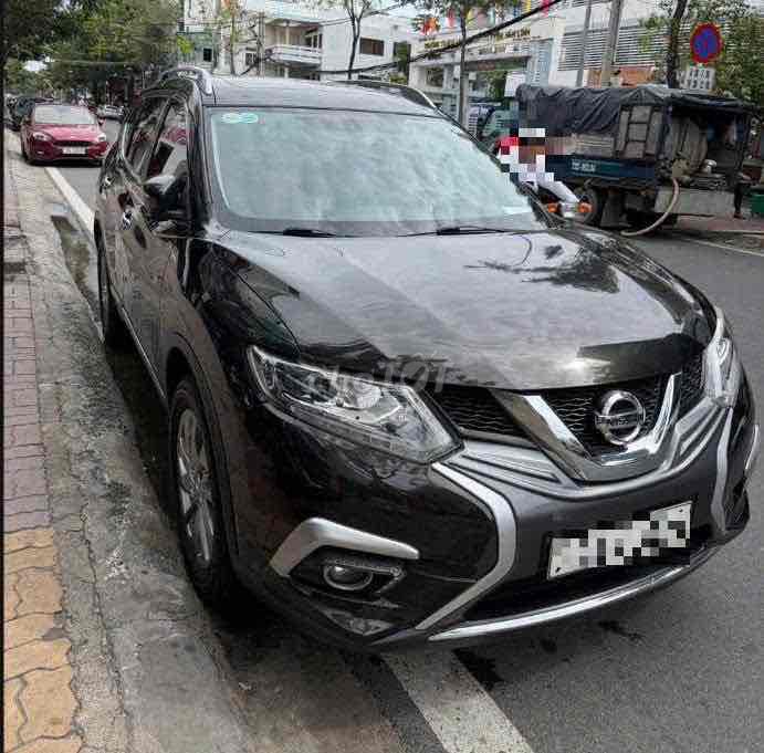 Nissan Xtrail 2.5 AT 2020 Черный 83.000 км