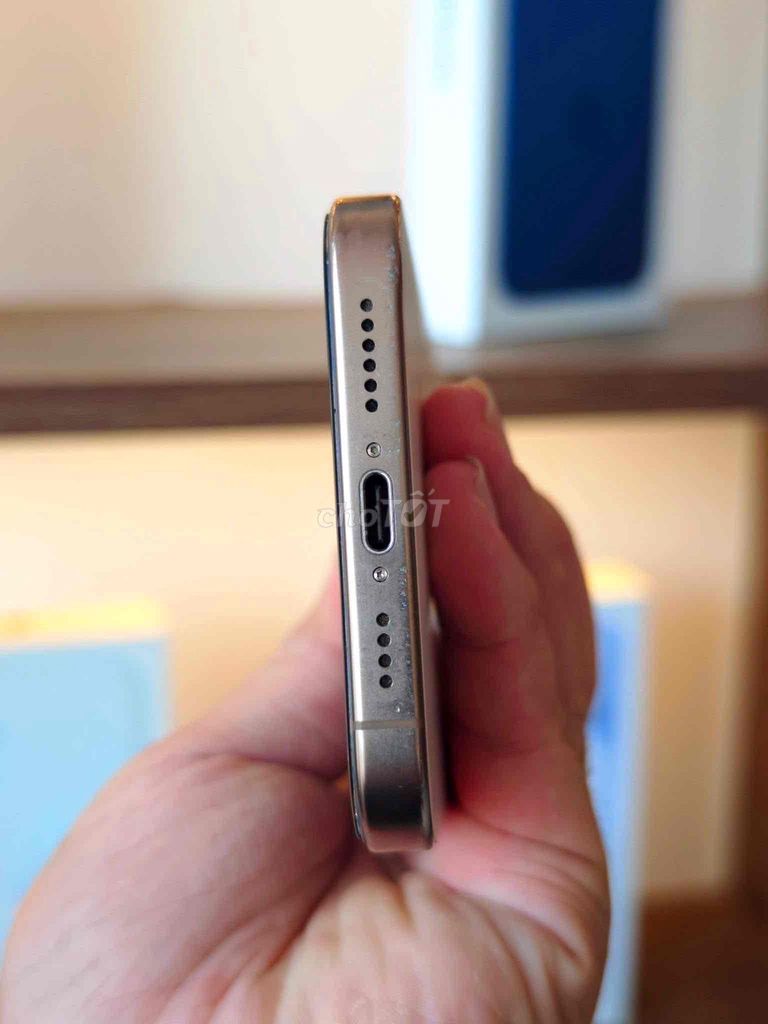Apple iPhone 16 Pro Max 256GB Золотой, б/у