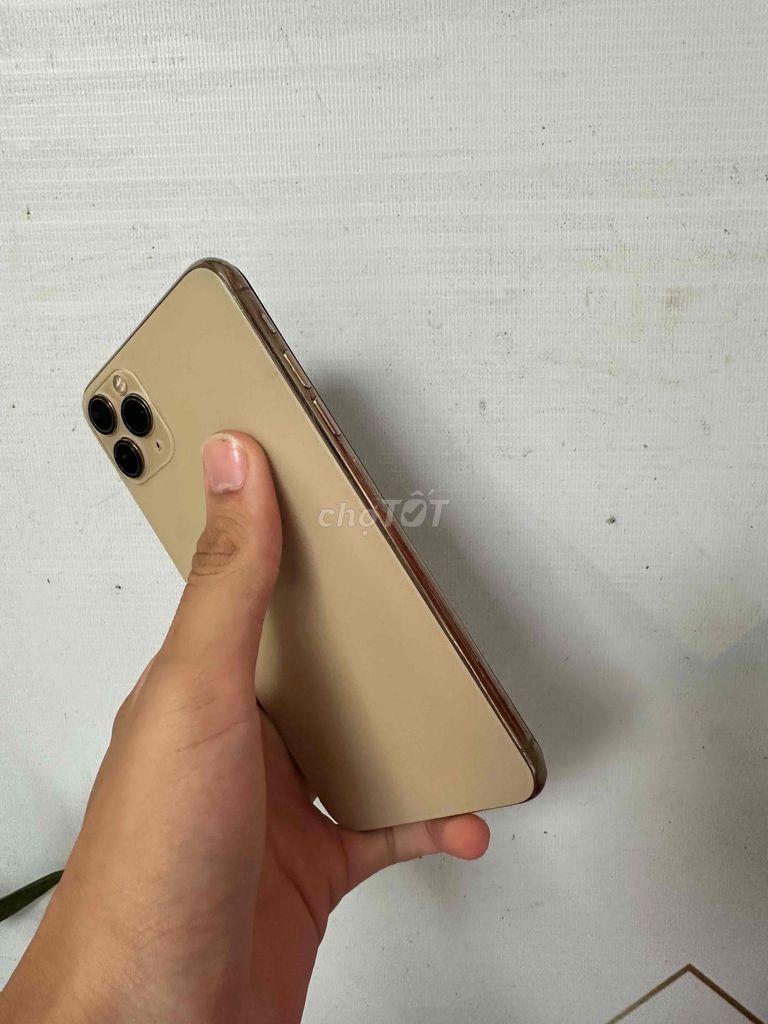 Фото 3: Apple iPhone 11 Pro Max Золотой A13 Bionic