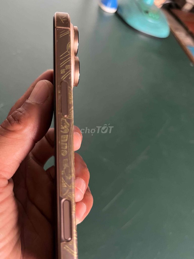 Фото 2: Apple iPhone 16 Pro Max 256GB титан пустыня