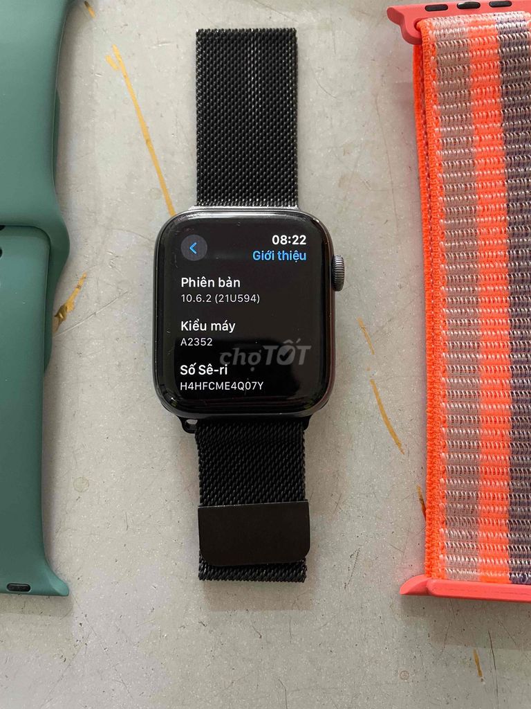Фото 2: Apple Watch SE Черный