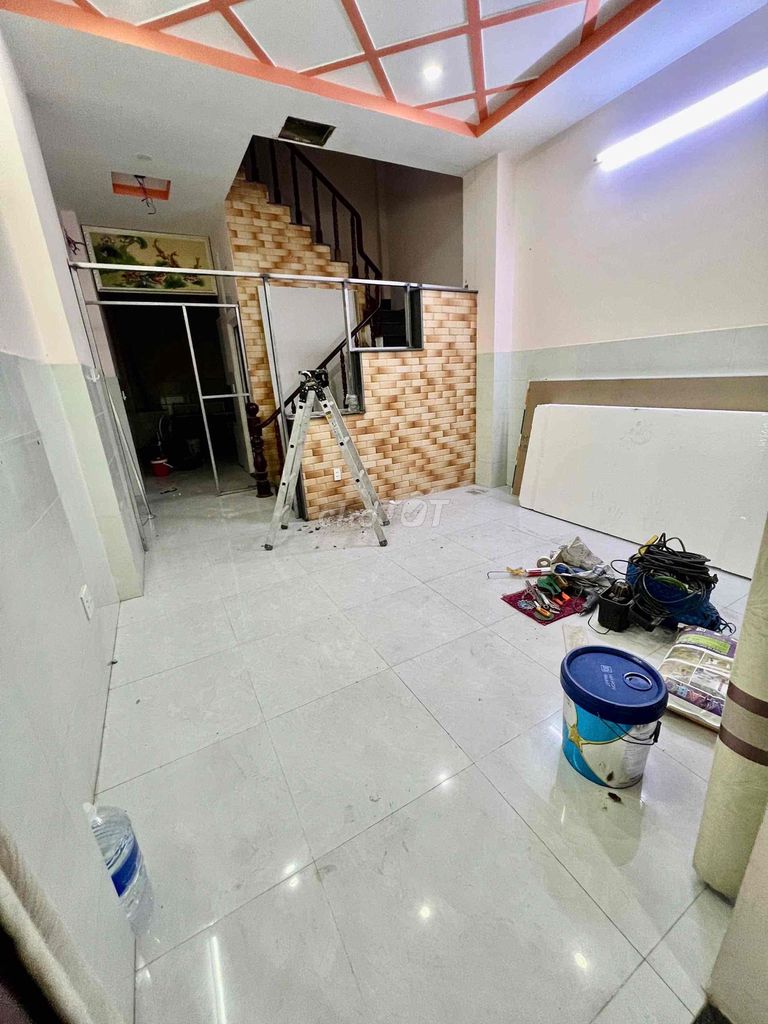 Фото 2: Сдаётся помещение 8 млн, рядом с университетом Хонгбанг, 50 м²