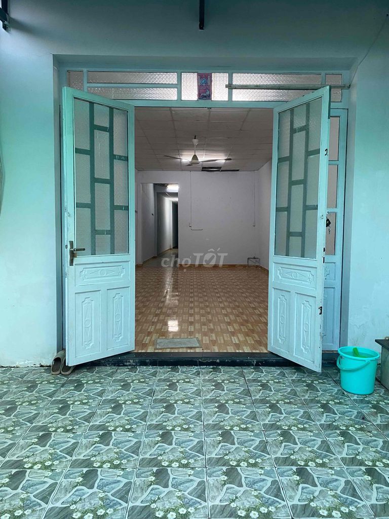 Красивый дом 4м x 40м, 1 этаж, переулок для автомобилей, в 200м от рынка Фулак