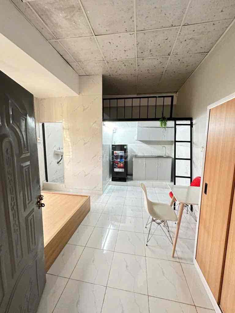 СРОЧНАЯ ПРОДАЖА ОТ ХОЗЯИНА, БОЛЬШОЕ СНИЖЕНИЕ — 6x20 м, ДОМ С КОМНАТАМИ И ЛИФТОМ