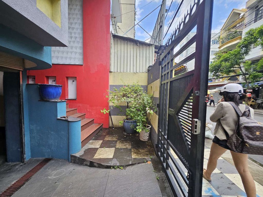Фото 3: СДАЮ ДОМ ПО АДРЕСУ 57 NGUYỄN MINH HOÀNG, РЯДОМ С CỘNG HÒA, СТАНЦИЯ T3