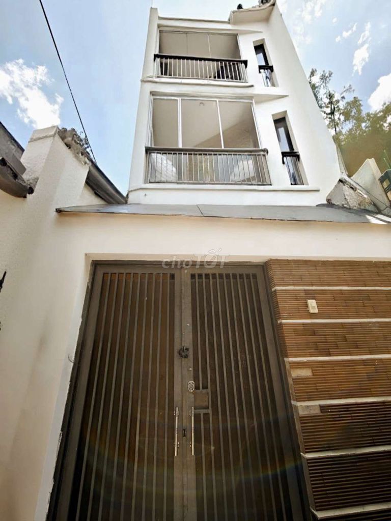 Продаётся дом на Ле Куанг Динь, ~50м², 4 этажа, переулок для 3-колёсных, до переулка для автомобилей 1 дом