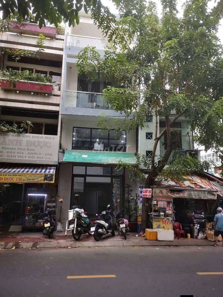 MTKD 134 Lý Nam Đế, вплотную к Q10, 5, оживлённая коммерческая зона.