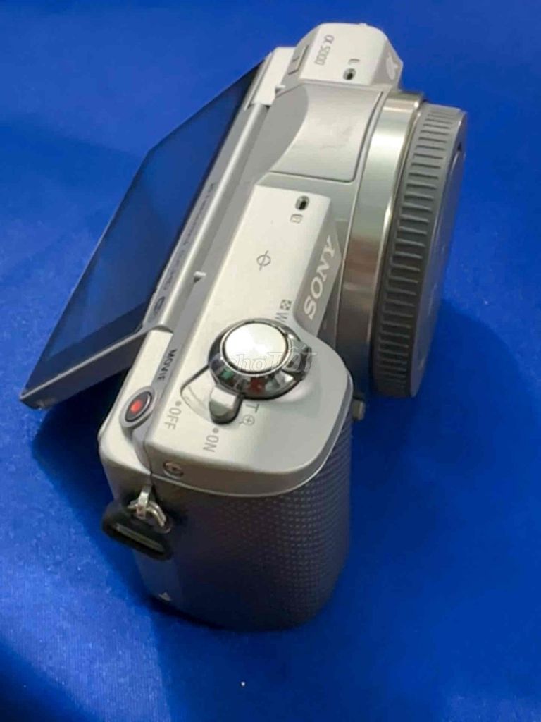 Фото 2: Фотоаппарат Sony A5000 серебристый 20 МП с поворотным экраном