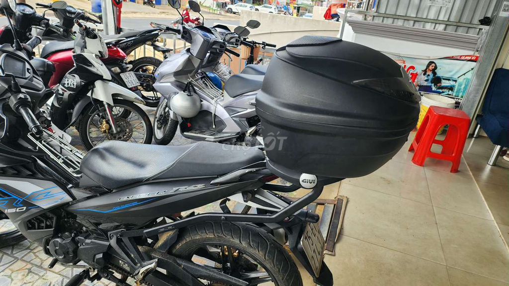 Фото 3: Кофр Givi для Exciter 150 черный