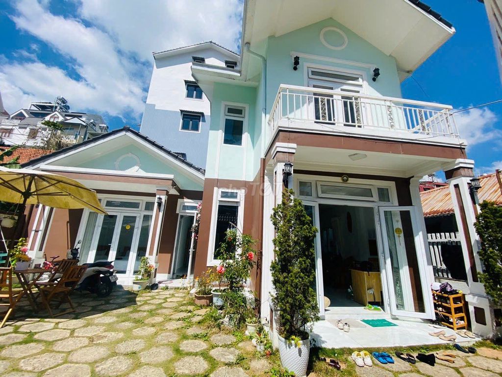 NGỘP BANK BÁN GẤP VILLA SÂN VƯỜN 200M2 ĐƯỜNG HOÀNG VĂN THỤ ĐÀ LẠT