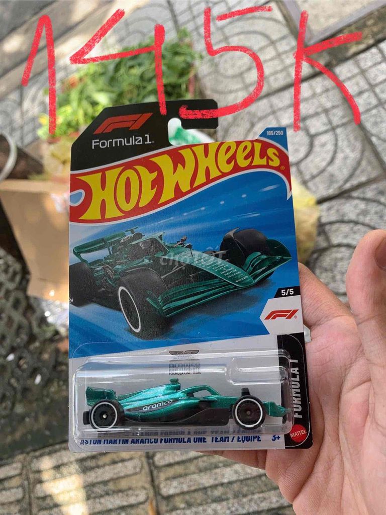 Модель автомобиля Hot Wheels Aston Martin Aramco Зелёный