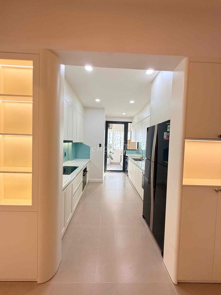 Фото 3: Продажа квартиры Mỹ Khánh, Phú Mỹ Hưng, район 7, вид на бассейн, элитная мебель