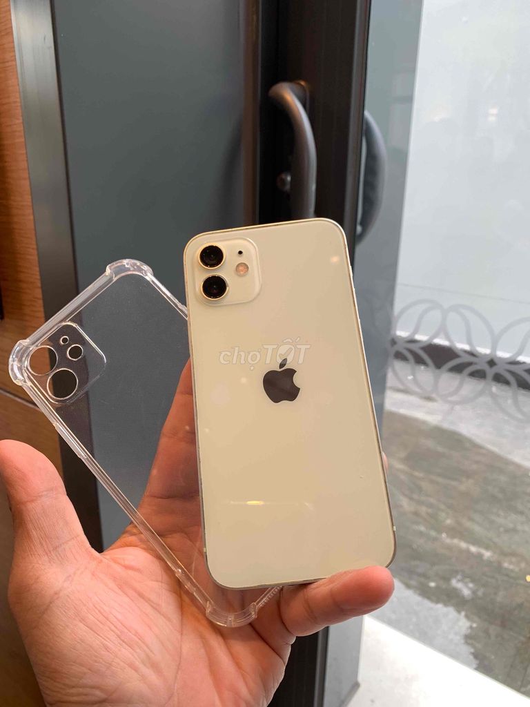 Фото 2: Apple iPhone 12 Белый Б/У