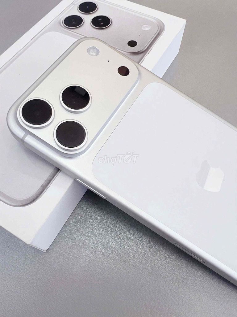 Apple iPhone 17 Pro Max белый 100%