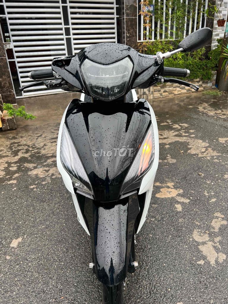 Honda Vision белый черный