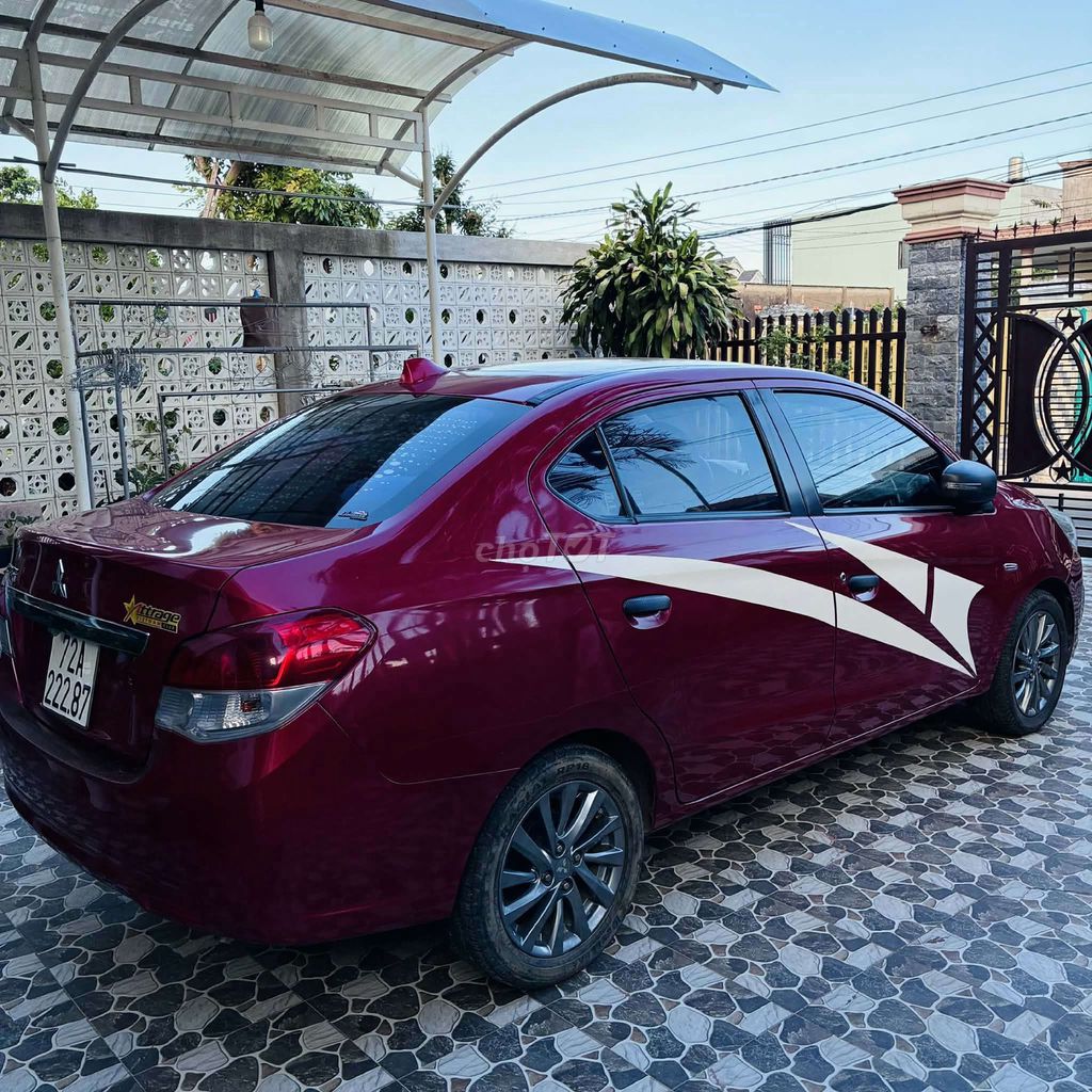 Фото 2: Mitsubishi Attrage CVT 2017 красный