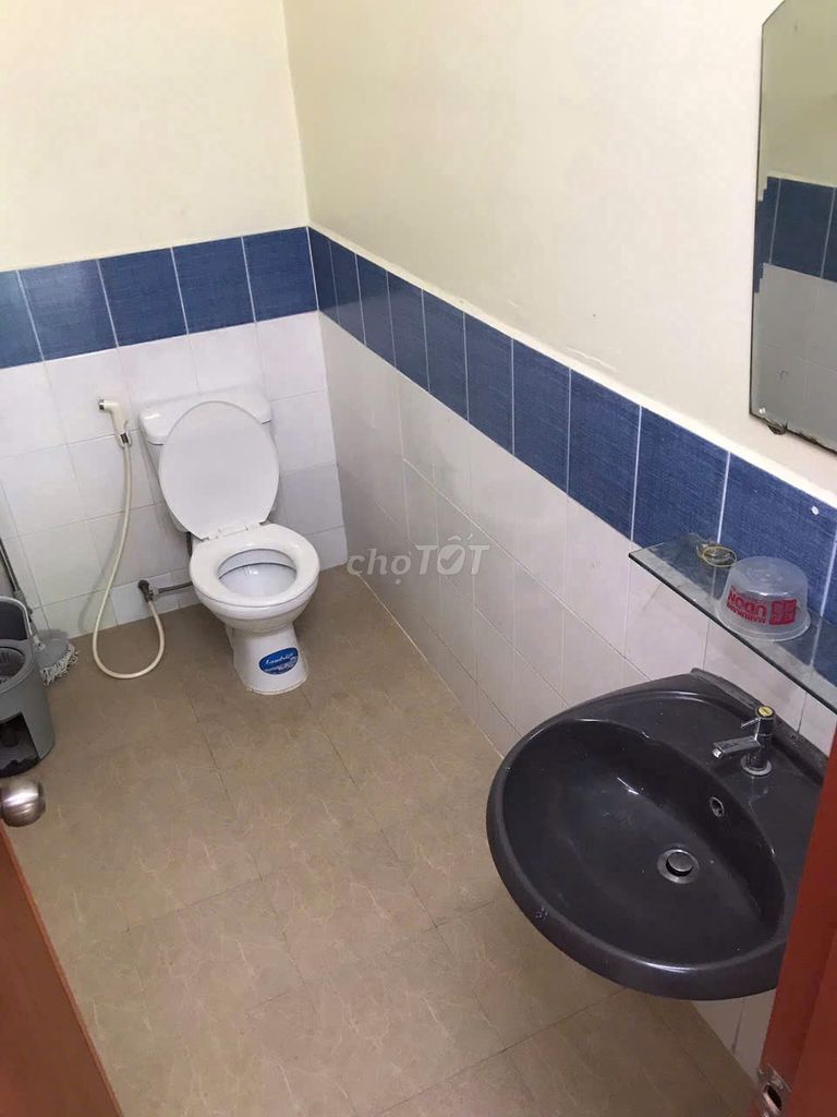 Фото 3: Дом 4 этажа, 4м x 17м, 4 спальни, 3 санузла, фасад на улице 74, район Бинь Фу 2