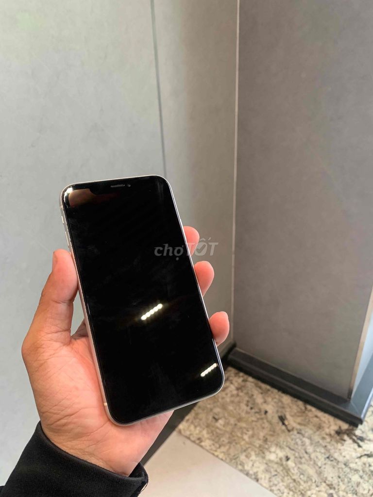 Фото 2: Apple iPhone XR Белый Б/У