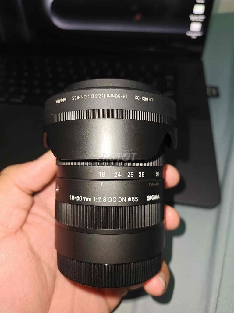 Объектив Sigma 18-50mm f/2.8 DC DN черный, Япония