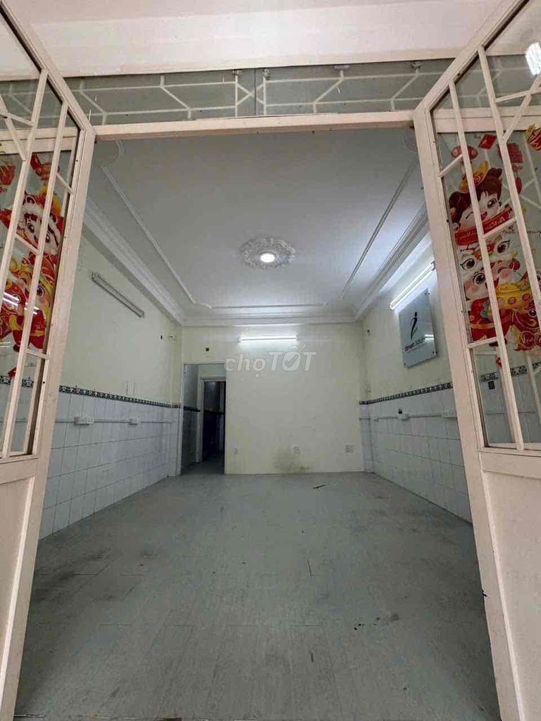 Фото 2: СДАЁТСЯ ДОМ В ПЕРЕУЛКЕ 8М ТХОАЙ НГОК ХАУ [4м x 18,5м] 1 ЭТАЖ + 1 ЭТАЖ - 3 СПАЛЬНИ - 2