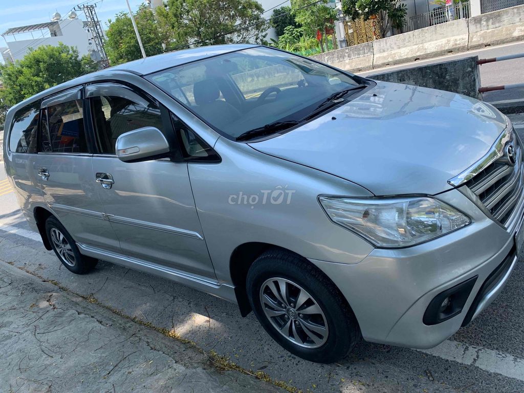 Toyota Innova E 2015 серебристый, один владелец, куплена новой