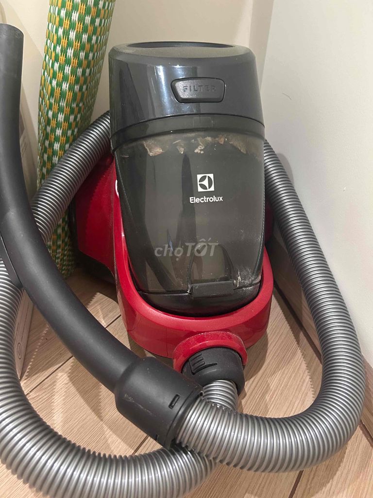 Пылесос Electrolux красный
