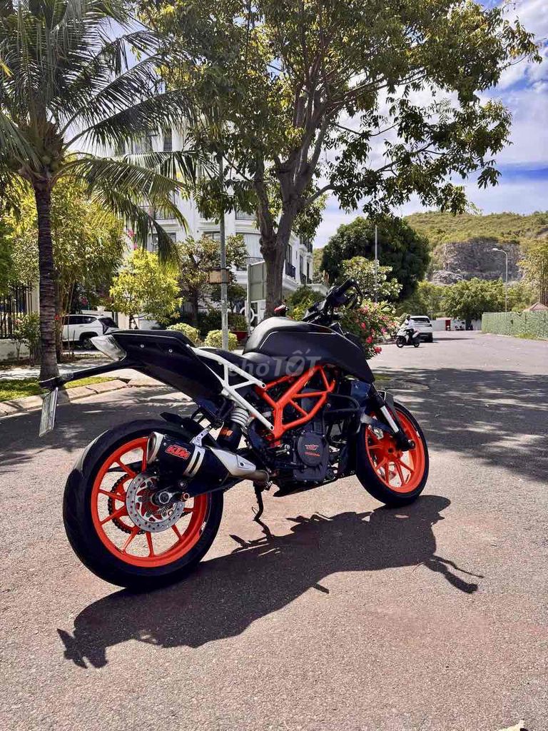 Фото 2: KTM Duke 390 2018 - Черный матовый, Black Cat Exhaust