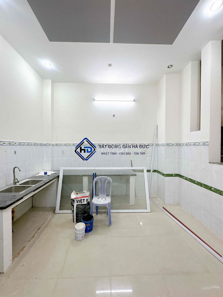 Фото 3: Дом в 3 этажа, фасад на улице Ле Тхи Риен, новый красивый, рядом с центром