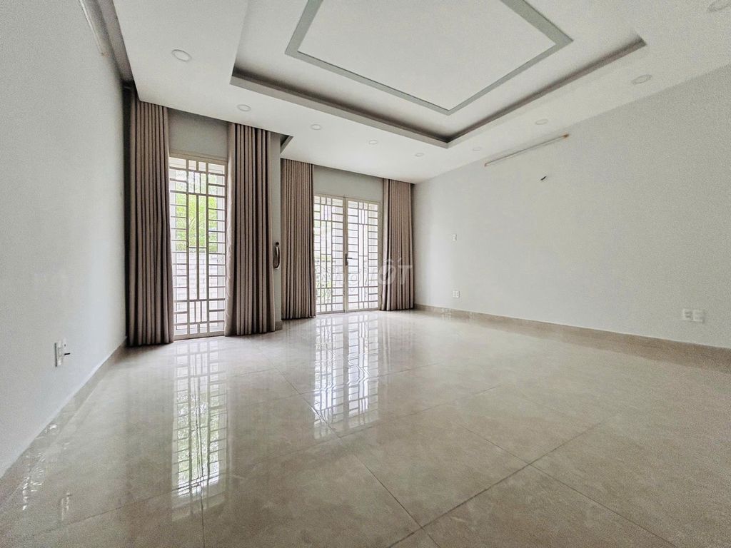 Фото 2: Дом на улице C18, район K300, площадь: 5x20 м, 1 этаж + 3 этажа, сдается в аренду