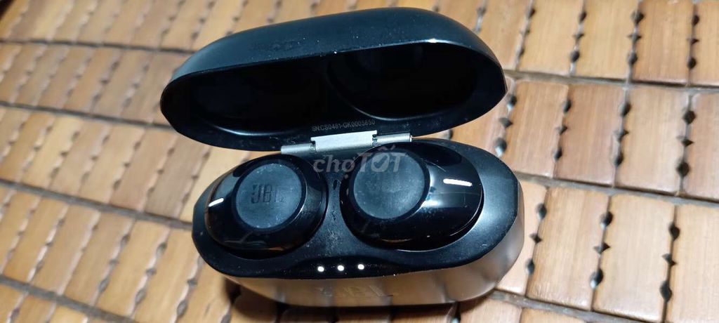 Фото 2: Наушники JBL Tune 125TWS, почти новые, батарея 32 часа