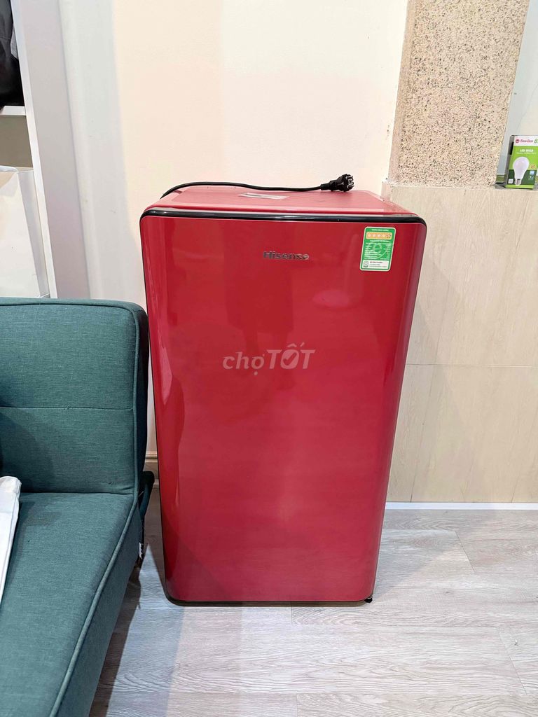 Мини-холодильник Hisense 82L красный с морозильной камерой