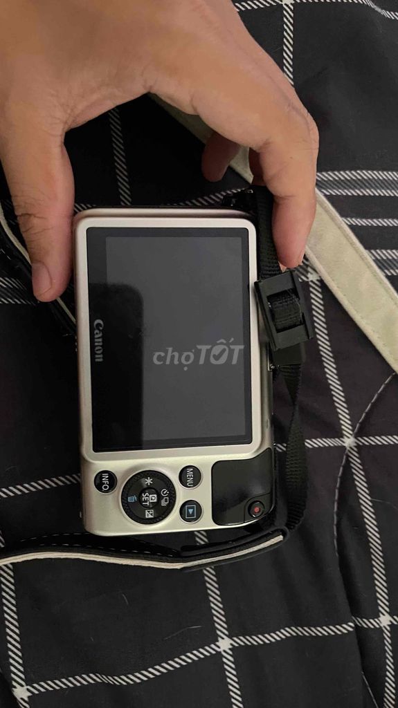 Камера Canon EOS M серебристая