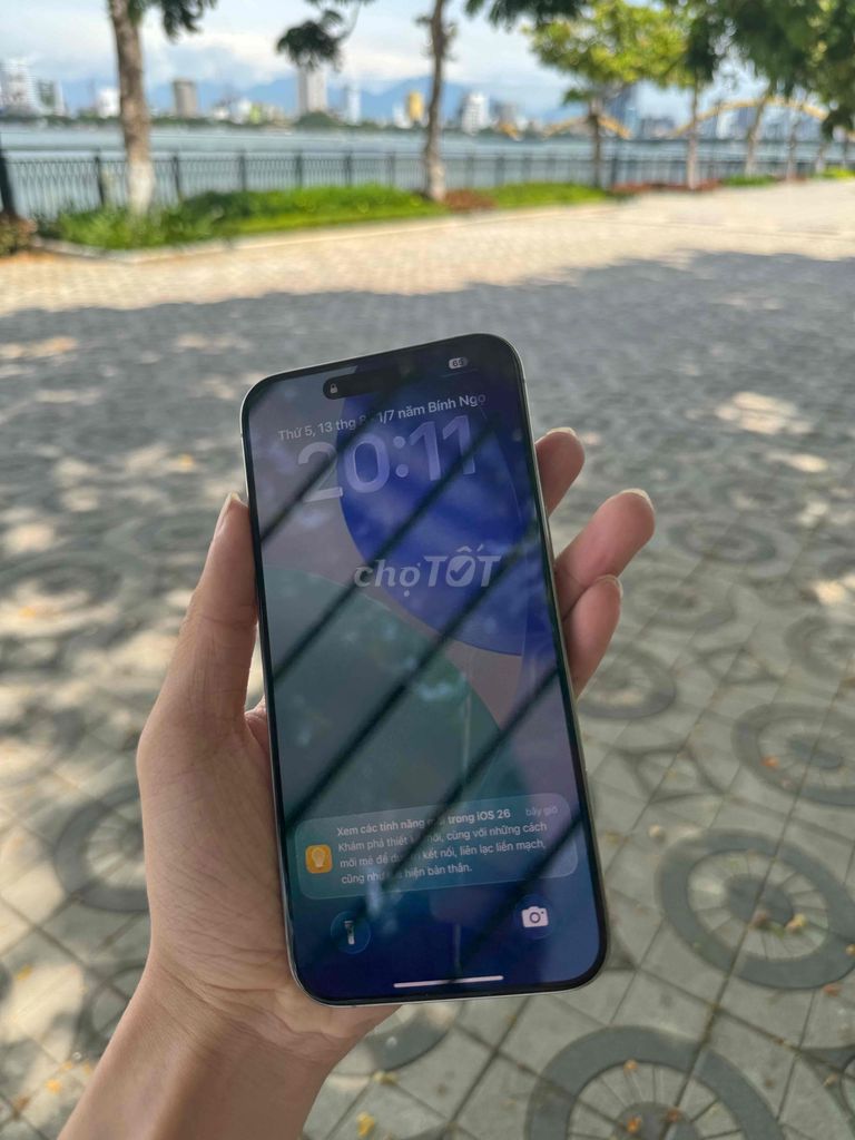 Фото 2: Apple iPhone 15 Pro Max 256GB Titan, как новый