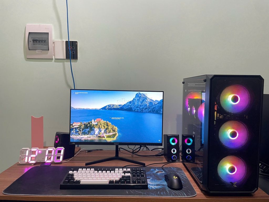 E5 2686v4 - 64GB - 512GB - RX 570 8GB - 27inch 100
