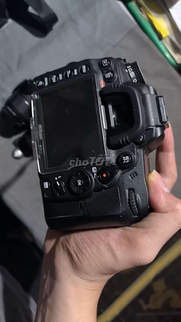 Фото 3: Фотоаппарат Nikon D7000 с объективом