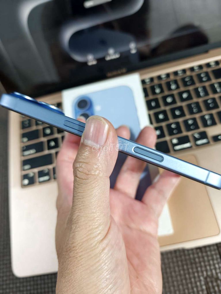 Фото 2: iPhone 17 256GB официальный FPT full box продажа или обмен