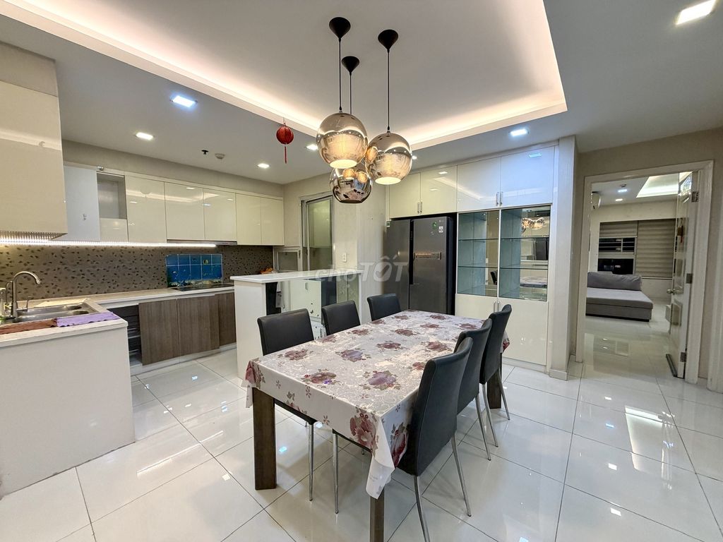 Фото 3: Dragon Hill 1 | 119,5 м² (3 спальни - 2 санузла) | Красная книга. Вид на бассейн, Phú Mỹ Hưng