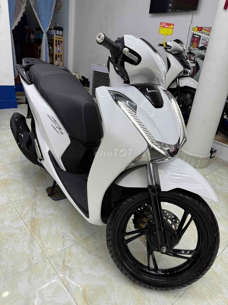 Фото 3: Honda SH 150 ABS 2018 Белый
