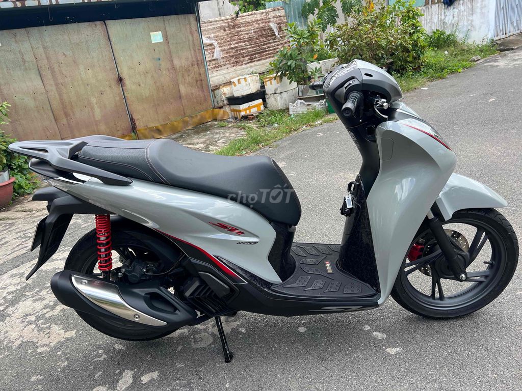 Фото 3: Honda SH160i ABS 2024 Серый цемент