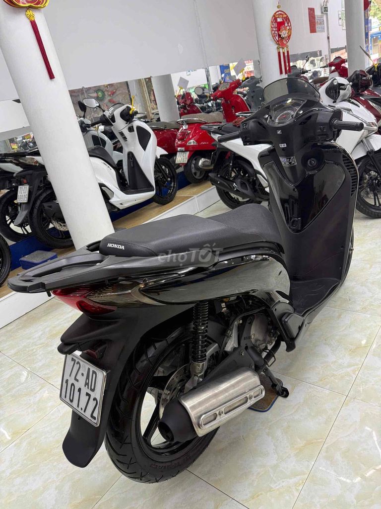 Фото 3: Honda SH 2010 Италия черный глянец