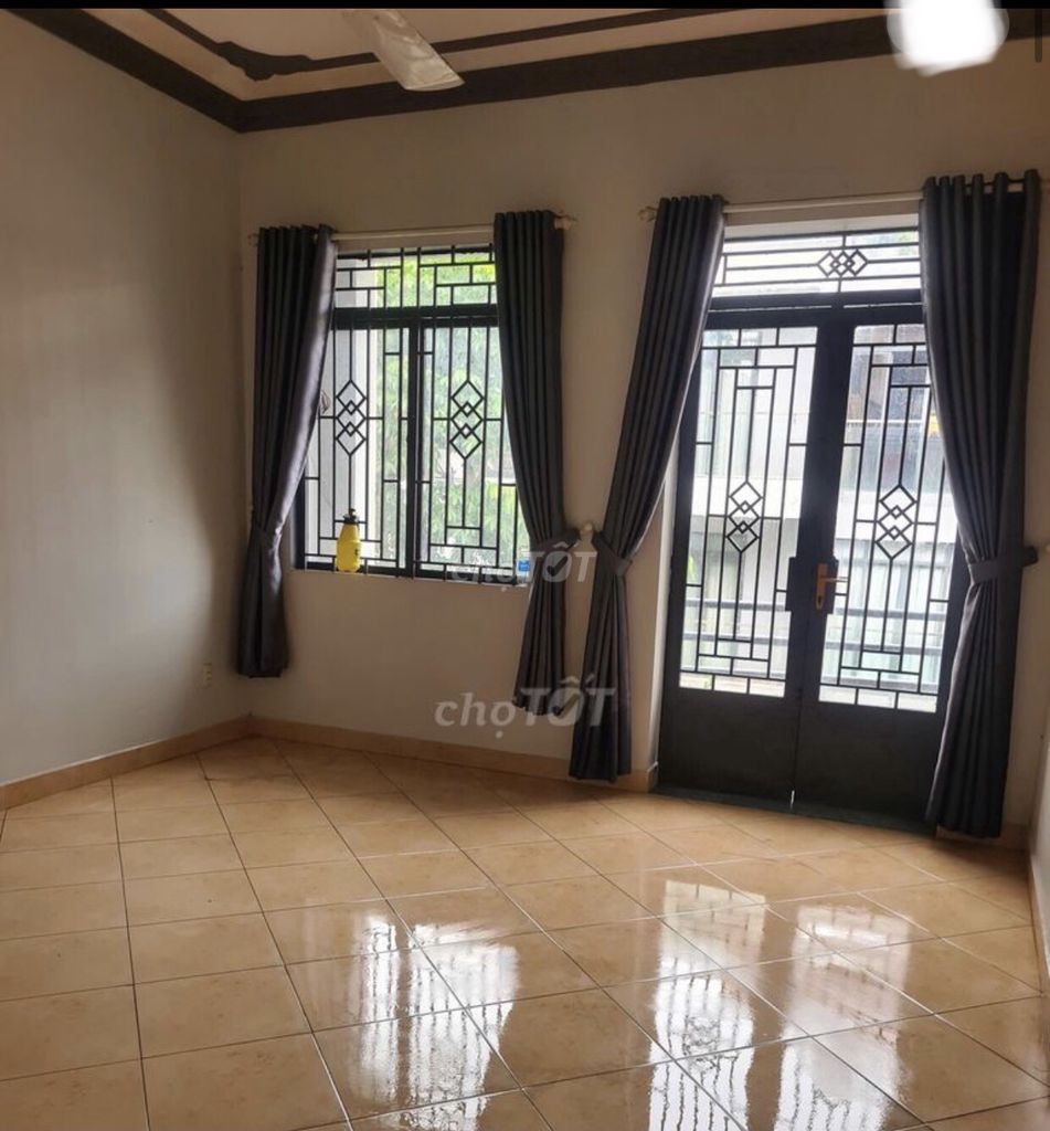 Фото 3: Дом 4 этажа, фасад Bà Hom, 4,5 м x 23 м, 4 спальни, 4 санузла, сдаётся вместе с рестораном
