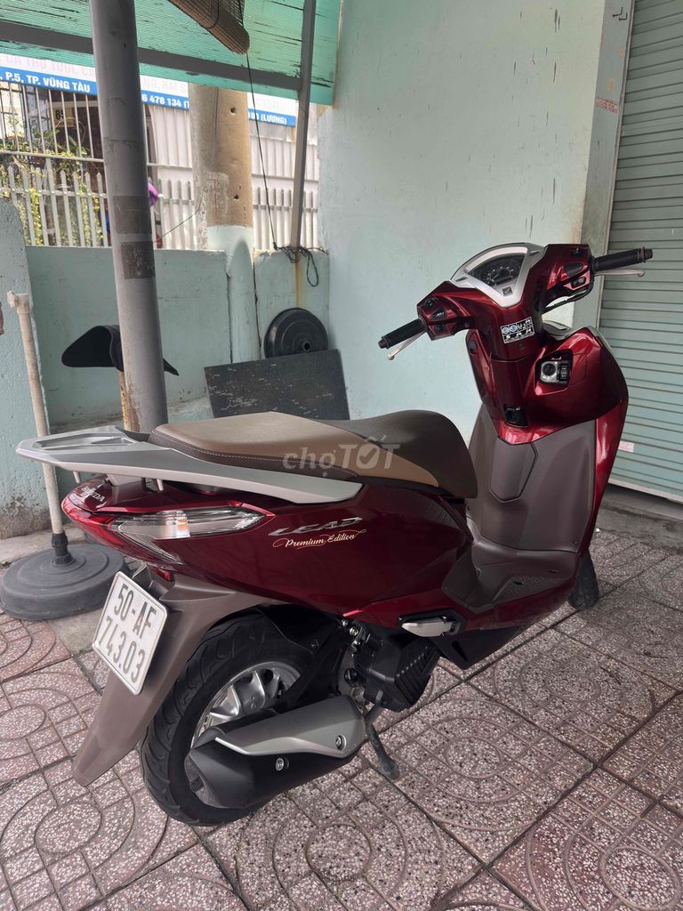 Фото 2: Honda Lead 2023 CBS Красный