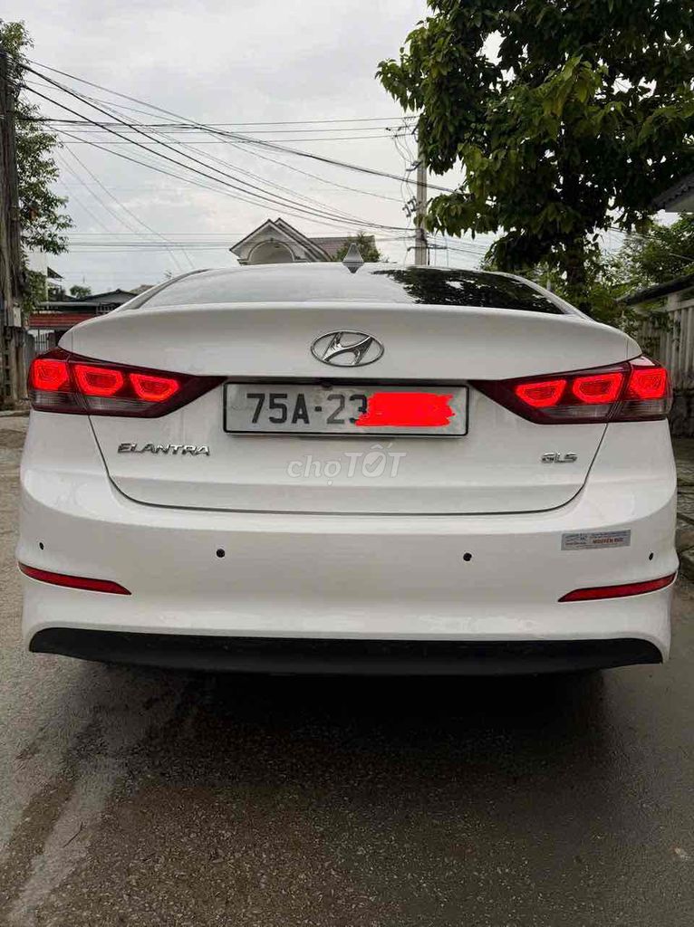 Фото 3: Hyundai Elantra 2018 белый автомат